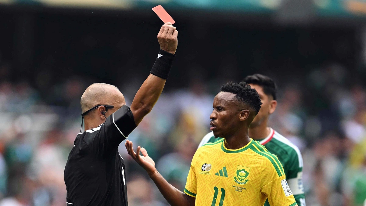 LIVE WK 2026 | Zuid-Afrika woest na drie duels schorsing voor rode kaart: ’Als ik zie wat er bij Lionel Messi is gebeurd...’