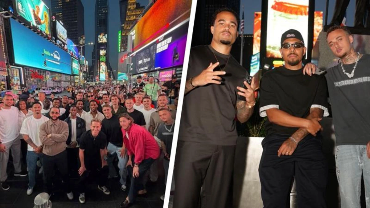 Oranje-internationals niet herkend op Times Square: 'Is dit een werkuitje?'