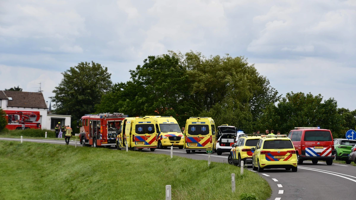Meerdere gewonden na ongeval auto en fietsers in Vogelwaarde