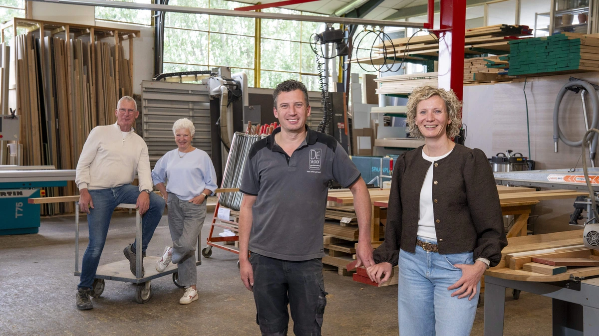 Lotte (38) nam met haar broer het bedrijf van hun ouders over: ’Ik weet echt weinig van meubels maken’