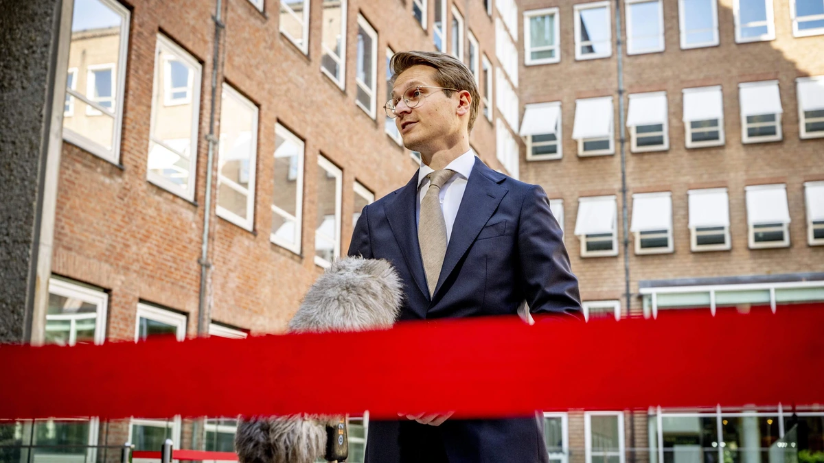 Nieuw stikstofpakket minister Jaimi van Essen (Landbouw) grijpt hard in bij boeren en bedrijven, maar land blijft voorlopig op slot
