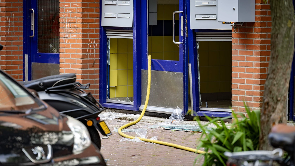 Deel bewoners weer terug naar huis na explosie in Amsterdam