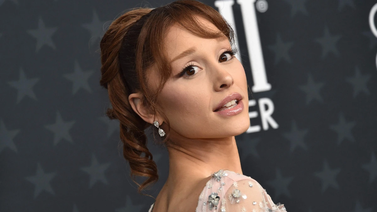 Ariana Grande emotioneel terug op podium na 7 jaar: ’Ik heb jullie gemist’