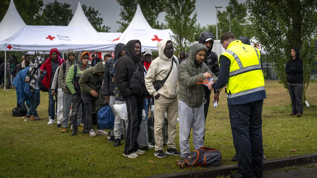 Valse LHBTI-claim en telefoonwissel: ’Asielzoekers weten precies wat ze moeten zeggen’
