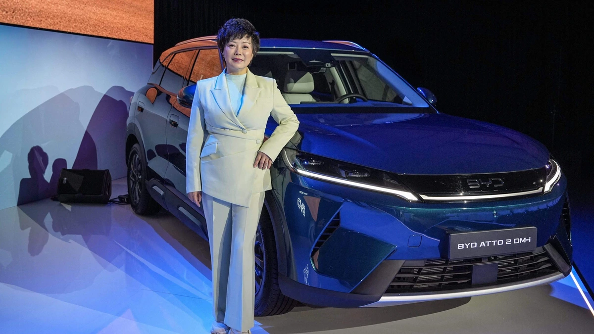 Topvrouw Stella Li van BYD niet bezorgd over minder Europese impulsen richting elektrificatie: ’Wij kunnen zonder subsidie’