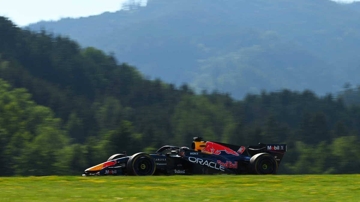 Max Verstappen opnieuw naar vierde tijd in Oostenrijk; aanzienlijke achterstand op Kimi Antonelli