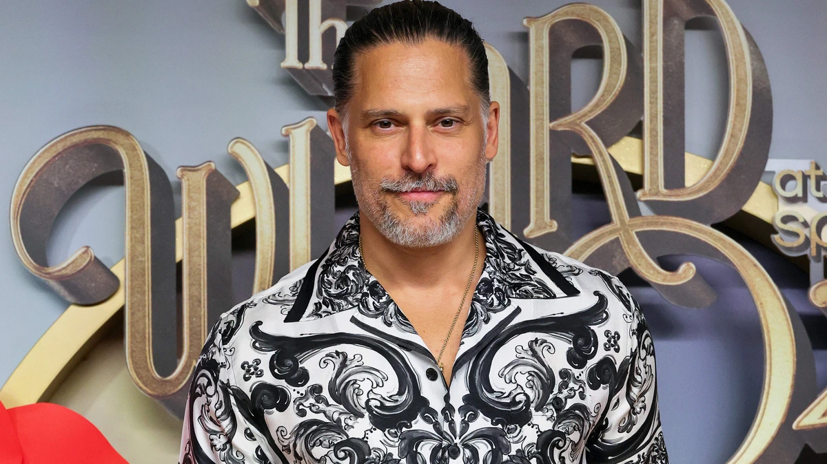 ’Magic Mike’-hunk Joe Manganiello  (49) voor het eerst open over fatale aandoening: ’Amputatie om te overleven’