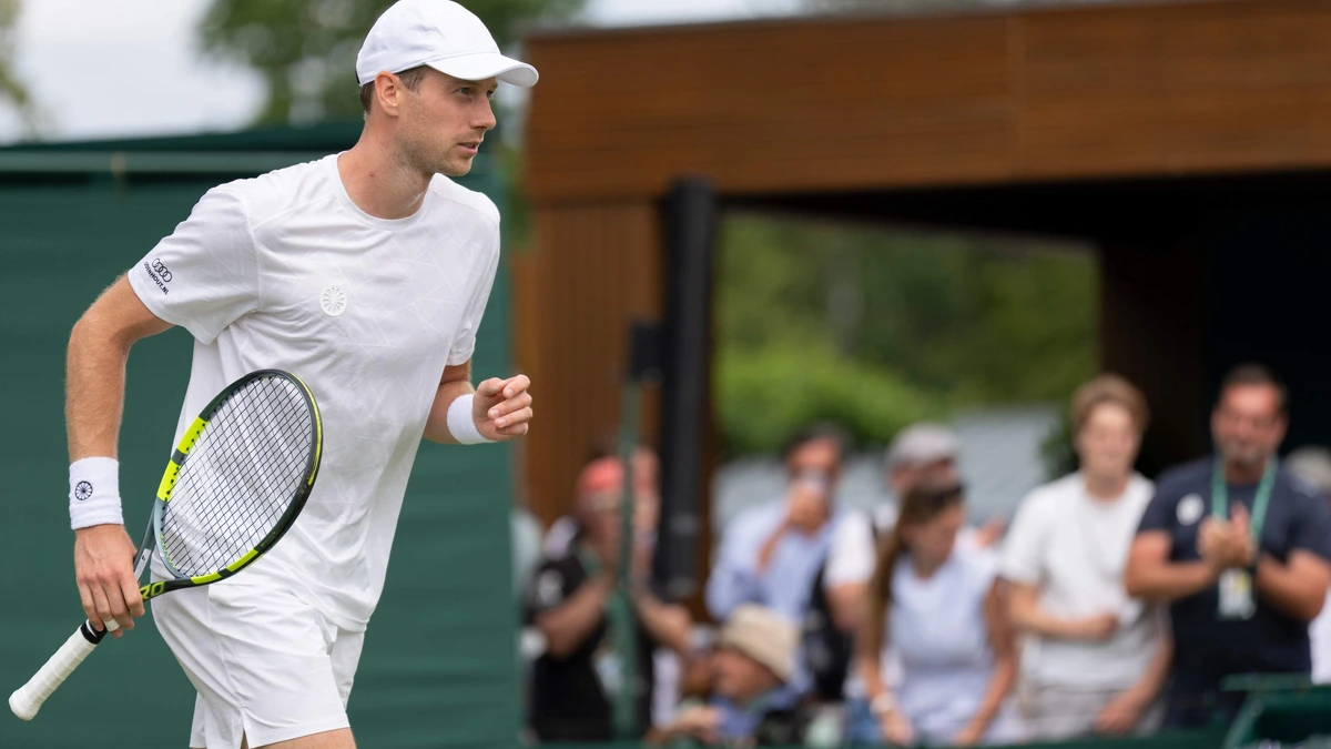 Opgeluchte Botic van de Zandschulp kijkt uit naar verrassende volgende Wimbledon-opponent: ’Deze jongen kan ook echt wel tennissen’