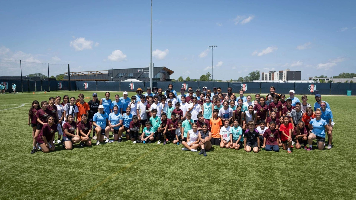 Reijnders, De Roon, Timber en Geertruida verrassen kinderen uit minder rijke delen Kansas met bezoek afsluiting World Coaches-cursus
