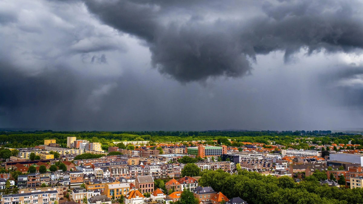 LIVE | Hitte vanuit het kustgebied verdreven, weercode in westen is geel