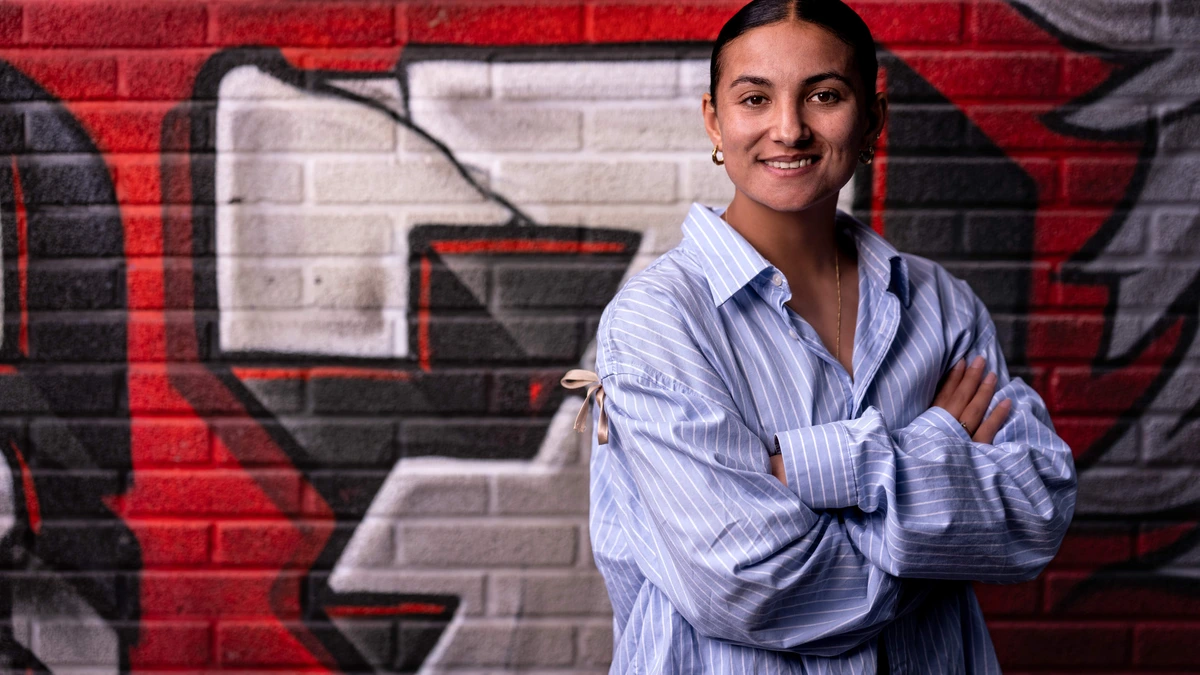 Hoe een belletje uit Tunesië het leven van AZ-speelster Sabrine Ellouzi op z’n kop zette