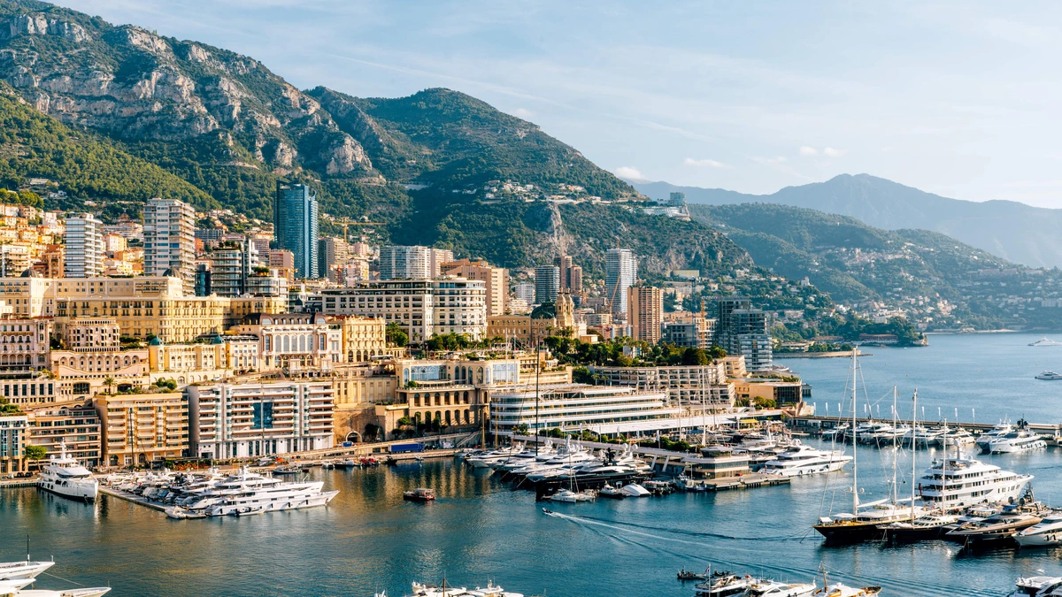 Drie Oekraïners gewond geraakt bij bomexplosie in Monaco, verdachte op de vlucht: ’Waarschijnlijk terroristische aanslag’