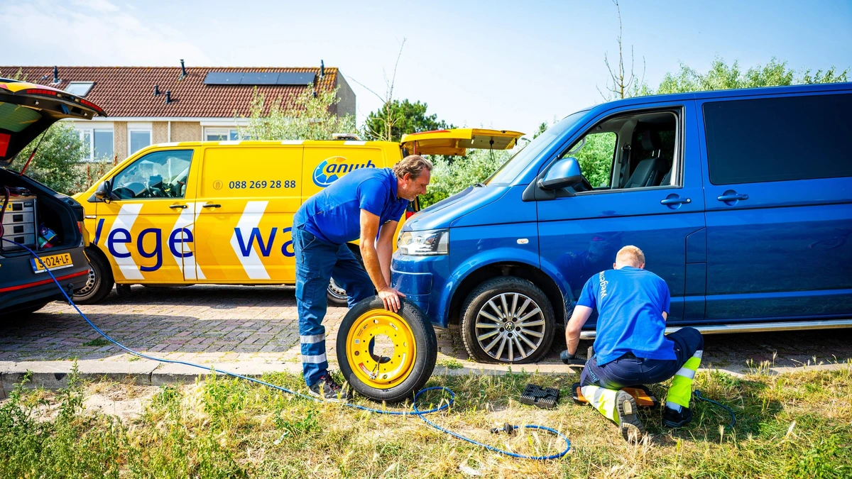 Auto’s bezwijken massaal in de hitte, Wegenwacht draait overuren: zo voorkom je pech