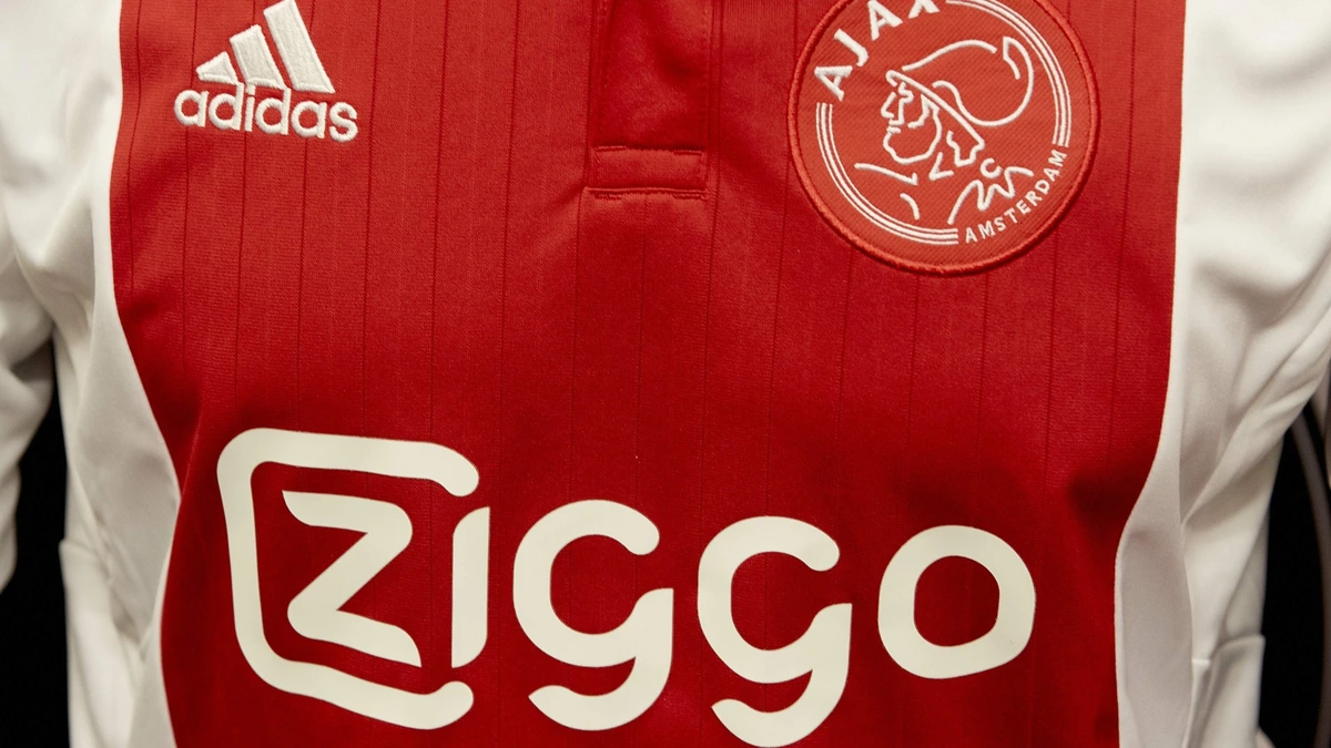 Ajax moet op zoek naar nieuwe hoofdsponsor: Ziggo verlengt aflopende contract niet