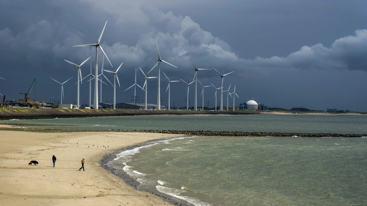 Veel bewolking en plaatselijk een bui, in de avond zomerse temperaturen verwacht
