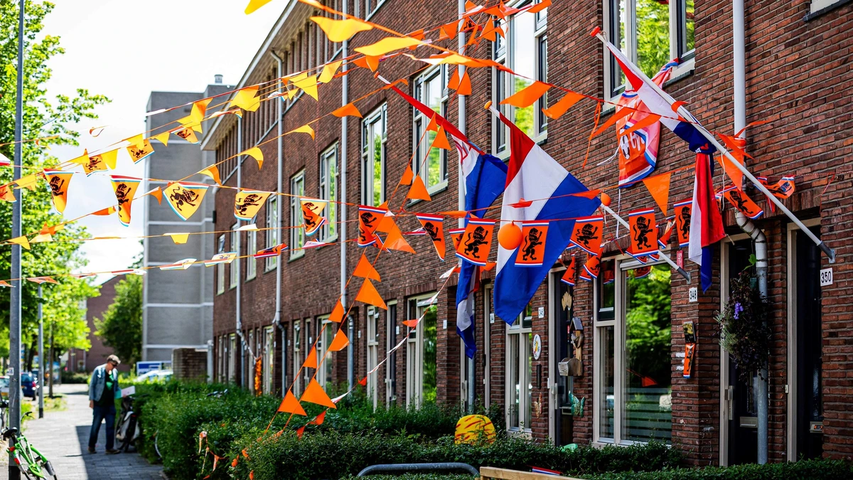 Komende dagen wisselvallig weer in aantocht: dit kan je verwachten tijdens de aftrap van Oranje