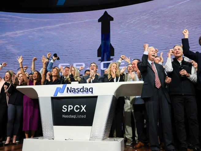 SpaceX supera Amazon e Microsoft per capitalizzazione di Borsa: +50% in tre giorni per le azioni di Musk