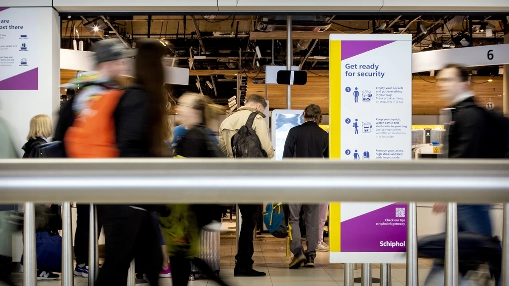 Tweede Kamer: posters op Schiphol niet genoeg tegen verminking meisjes