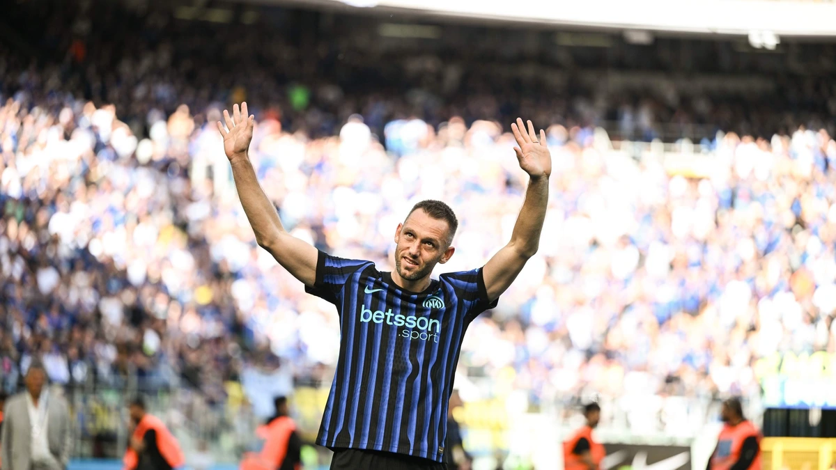 LIVE Transfers | Inter neemt met eerbetoon afscheid van Stefan de Vrij, Daley Blind neemt afscheid van Girona