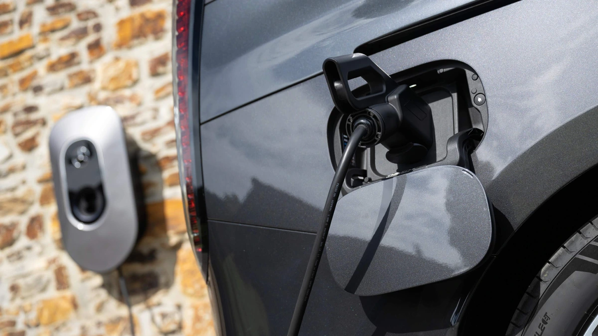 Airco ’s nachts gratis gebruiken: „Mercedes gaat met snellaadaansluiting huis van elektriciteit voorzien”