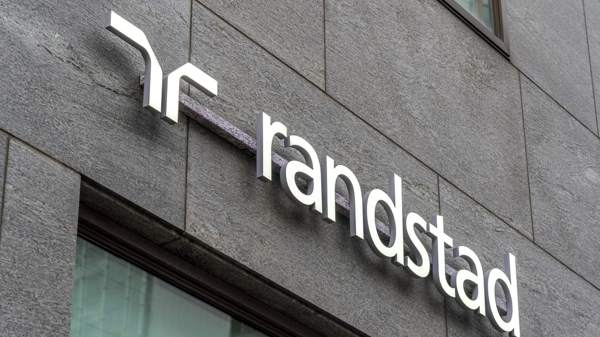 Uitzender Randstad bezorgd om meer zieke werknemers door burn-out: ’Verstikt sectoren die kampen met acute schaarste’