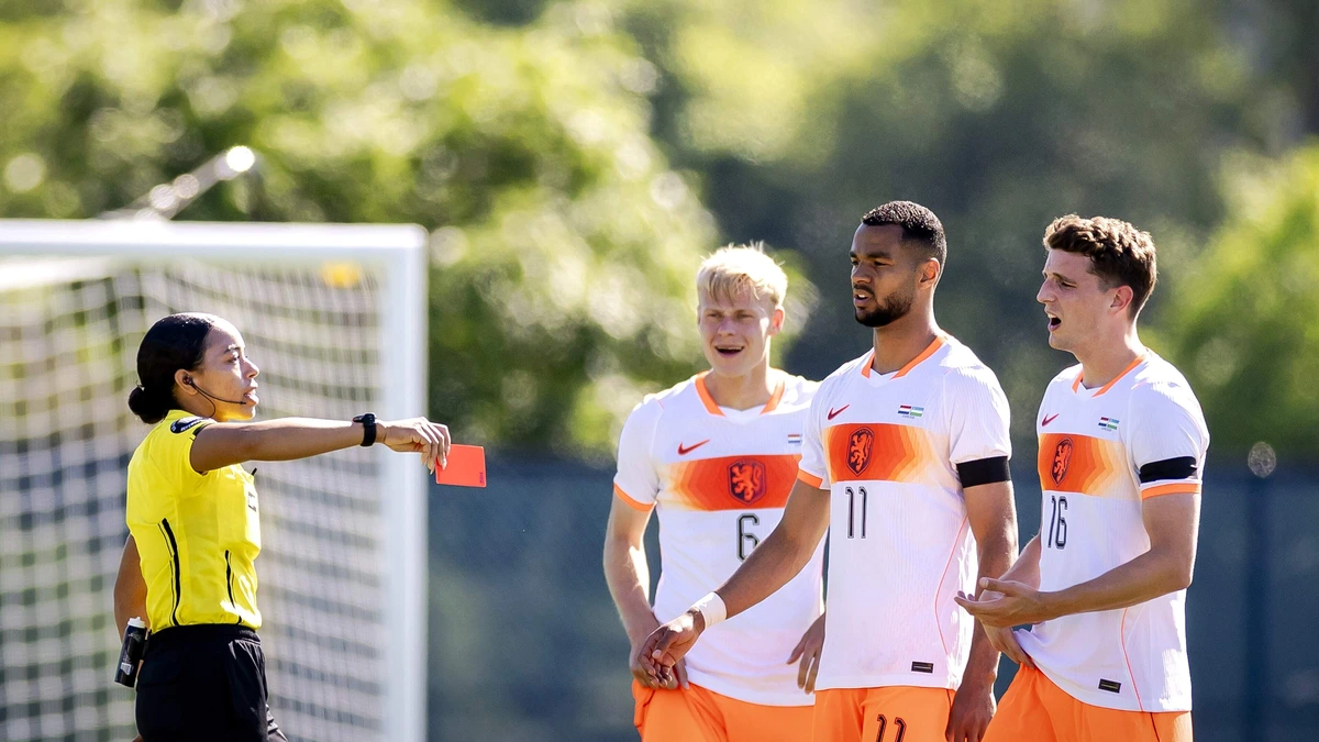 Meevaller voor Nederlands elftal: Guus Til niet geschorst voor eerste WK-duel na rode kaart tegen Oezbekistan