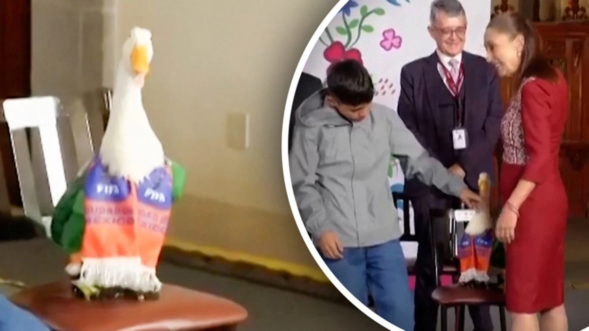 Hilarisch moment: Mexicaanse president schrikt van WK-mascotte