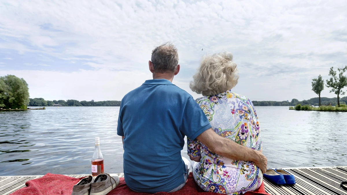 AOW gaat omhoog: zoveel geld krijgen senioren erbij