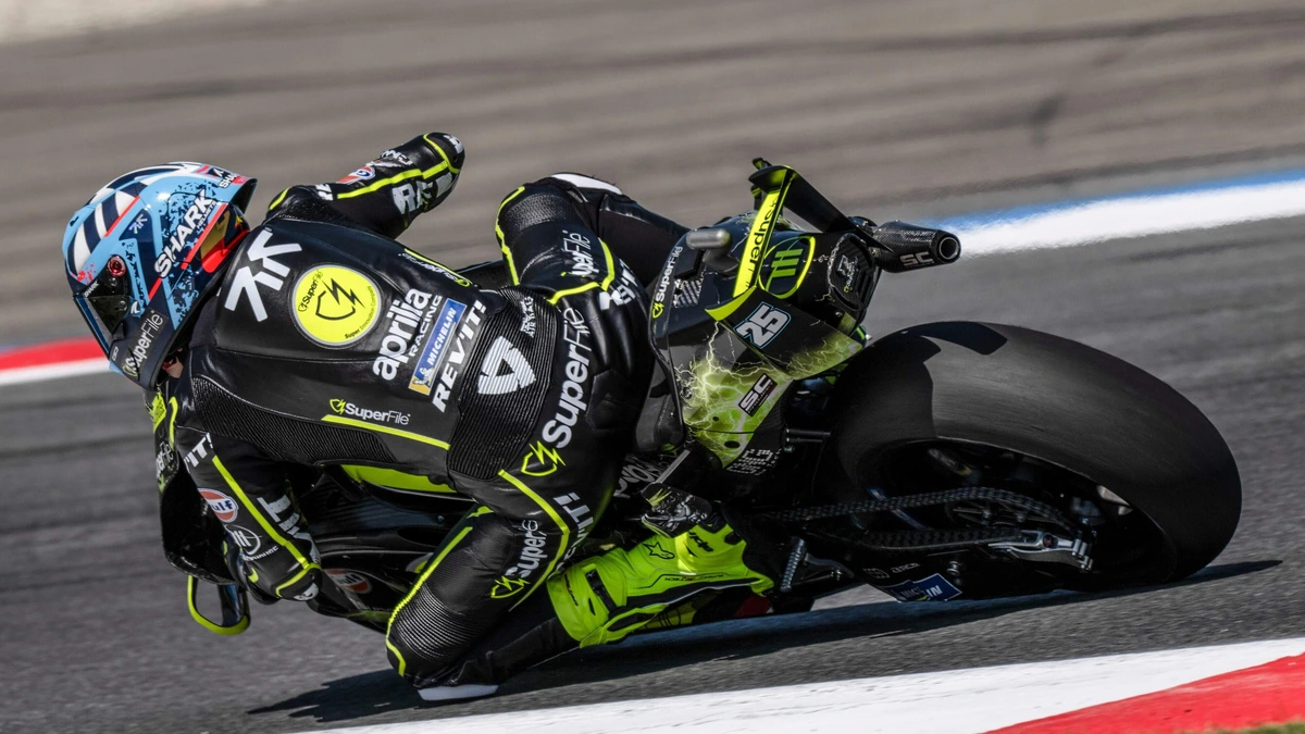 Van patiënt tot winnaar in Assen: Raúl Fernández slaat op snikheet TT-circuit toe in zinderende sprintrace