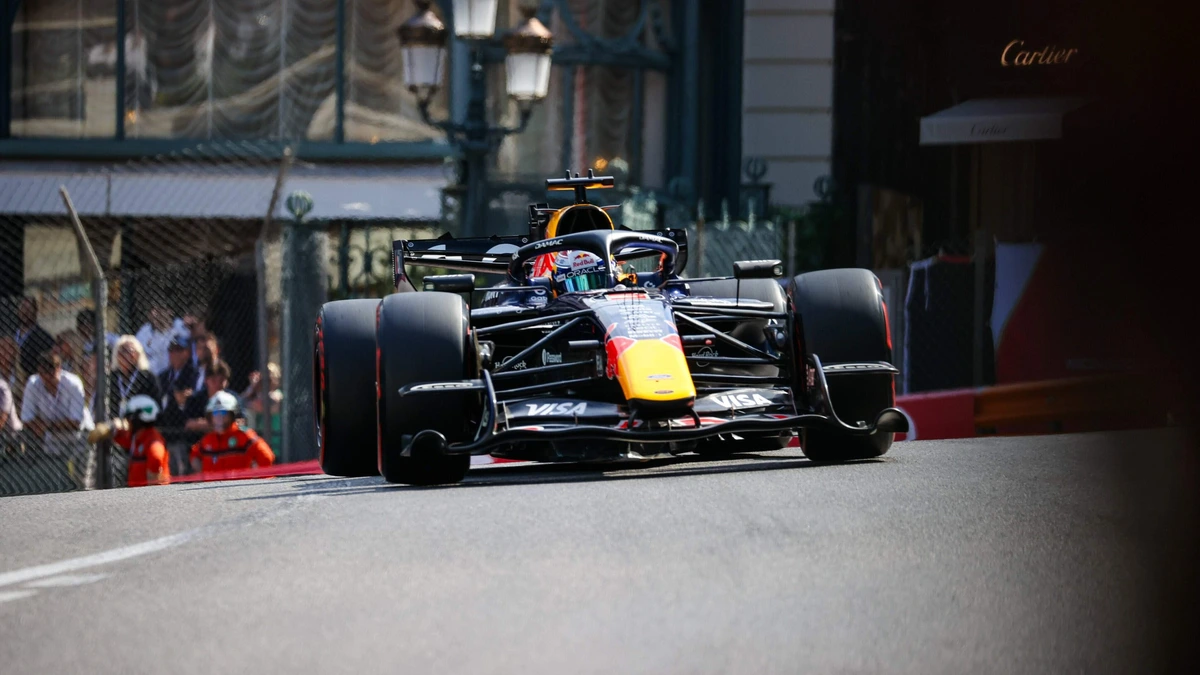 LIVE | Formule 1: Max Verstappen begint in spoor Antonelli en met snelstartende Ferrari’s achter zich