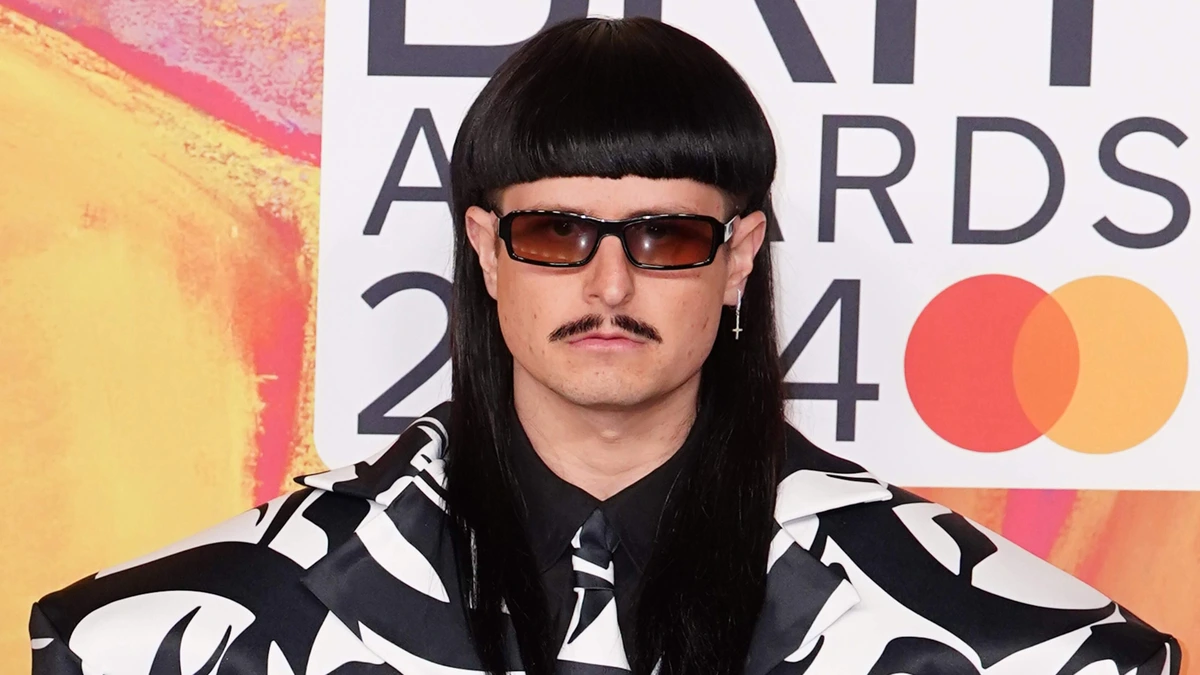 Vriendin van verongelukte zanger Oliver Tree reageert op geruchten na zijn tragische dood: ’Wij hadden een monogame relatie’