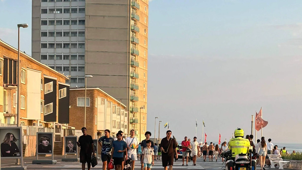 Na opheffen noodverordening is het weer bal in Zandvoort: ’Wie gaat hier nou met z’n gezin tussen zitten?’