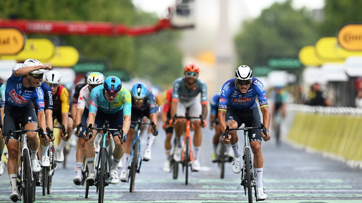 Mathieu van der Poel wint op legendarische wijze slotetappe, Tadej Pogacar schrijft geschiedenis met vijfde Tour de France-zege