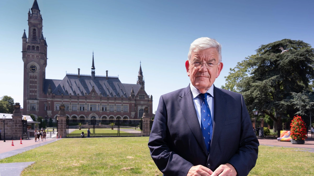Haagse burgemeester Jan van Zanen laat niet met zich spotten: ’Wie niet horen wil, moet voelen’