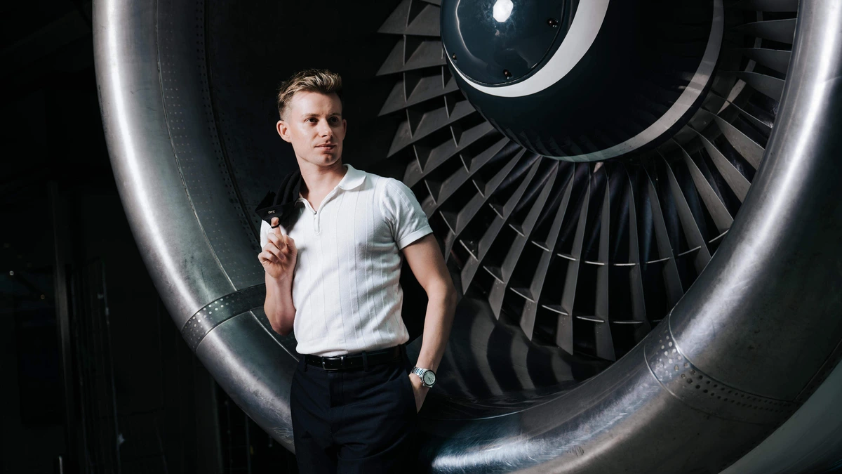 TikTok-steward Michael de Vos (35) over seks, liefde en  turbulentie aan boord: ’De Mile High Club is een mythe’