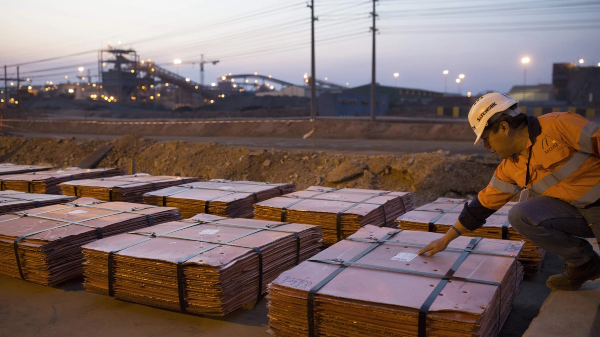 Mijnbouwreus Glencore verdient miljarden aan dit rode metaal voor smartphones en elektrische auto’s dankzij Iran-oorlog