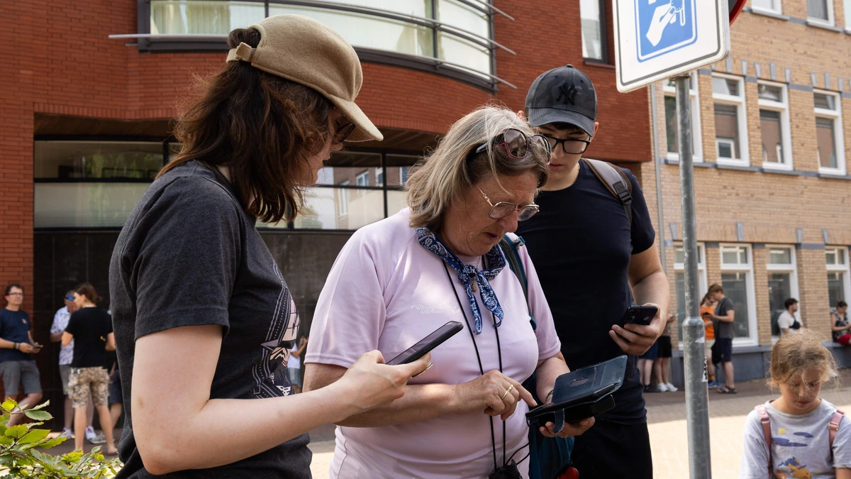 Charlotte (72) ving al ruim 200.000 Pokémons in tien jaar: ’We lopen elk weekend met een grote groep door Alphen’