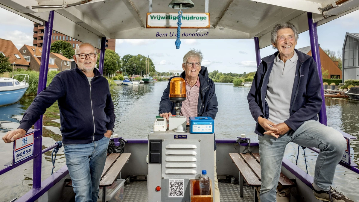 Pensionado’s houden Groene Stroomboot op koers: ’Het is heel sociaal’ op de Ringvaart
