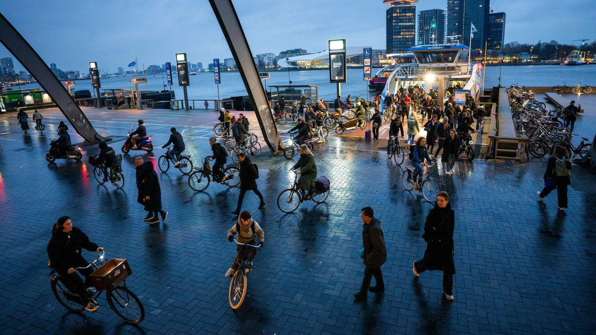 Bijzonder alternatief duikt op nu Amsterdamse bruggen over het IJ honderden miljoenen duurder zijn