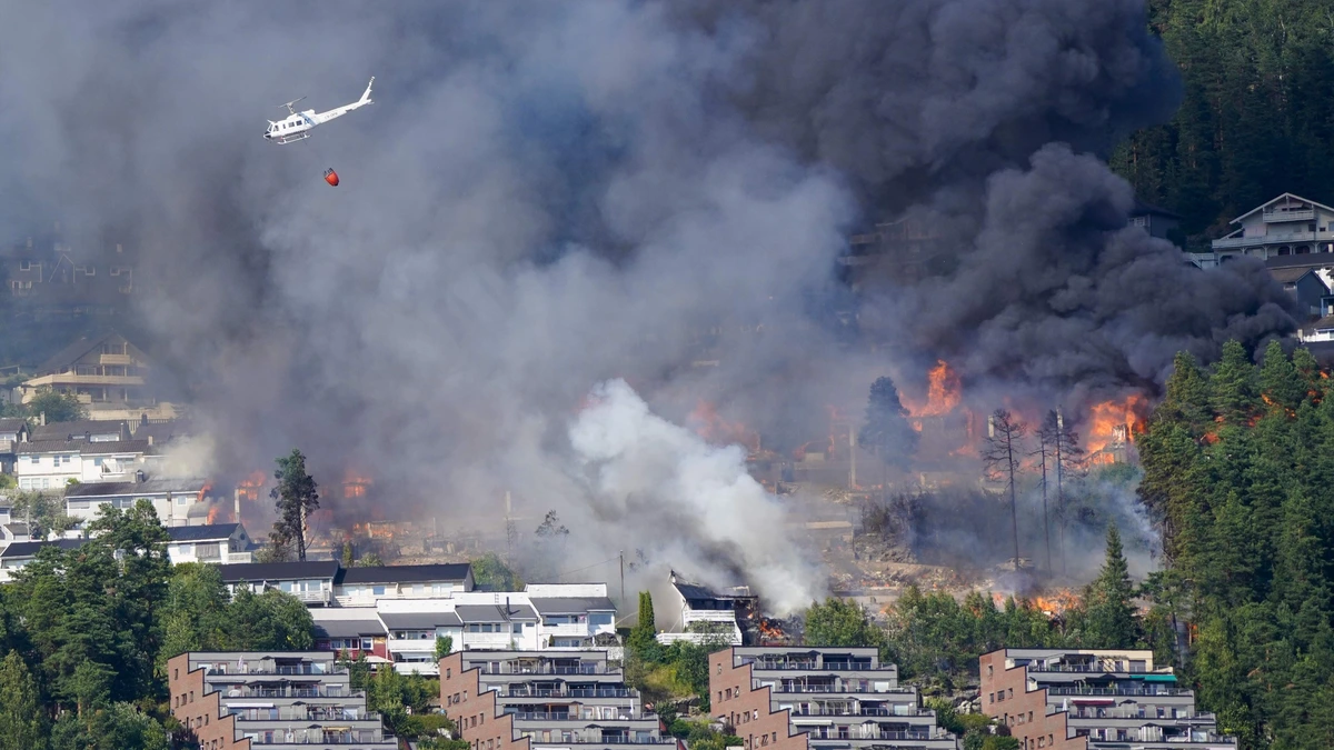 Honderden mensen geëvacueerd na verwoestende brand in Noorwegen