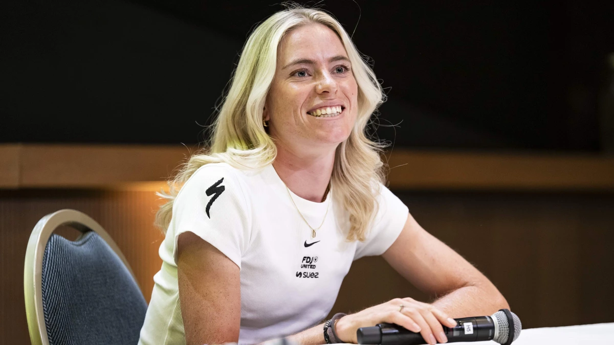 Demi Vollering is veel meer ontspannen voor de Tour de France Femmes-start dan vorig jaar: ’Ik hoef hier niet per se het seizoen te redden’
