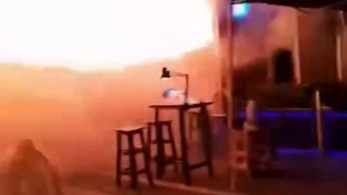 Heftige beelden: zeker 27 mensen komen om het leven bij brand in café in Bangkok