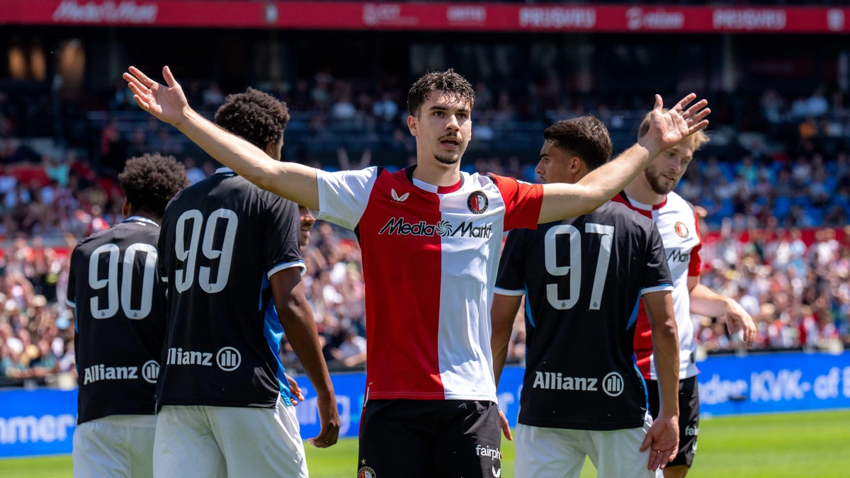 Feyenoord knokt zich naar winst tegen Club Brugge: hoofdrol Shaqueel van Persie en nieuweling