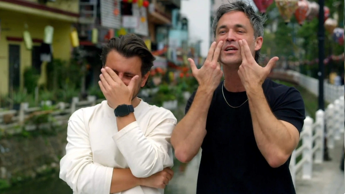Het perfecte plaatje op reis: Jan Kooijman scoort punten met pornosnor Danny Froger