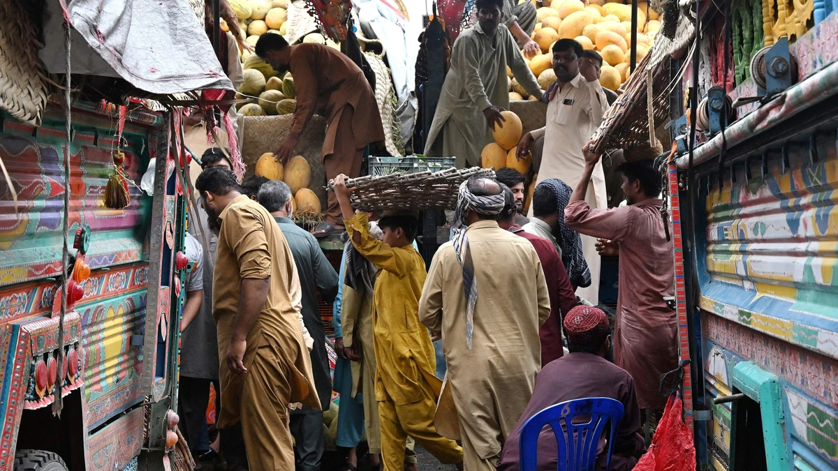 ’Nederlander dood gevonden in hotelkamer in Pakistan, lokale politie onderzoekt of er sprake is van een misdrijf’