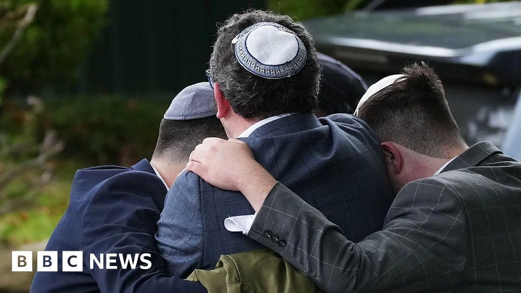 Report on Jewish diaspora finds biggest rise in antisemitism in UK