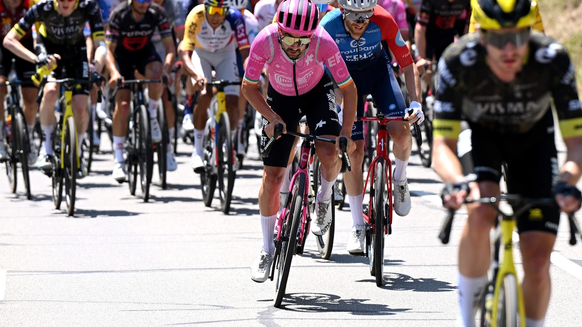 LIVE Tour de France | Pogacar ziet al vroeg twee teamgenoten lossen op eerste beklimming