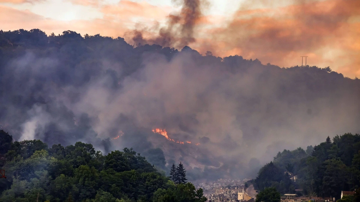 LIVE | Alles over jouw zomervakantie: opnieuw raak in Frankrijk, vuurzee grijpt razendsnel om zich heen in Pyreneeën en beslaat al 400 hectares