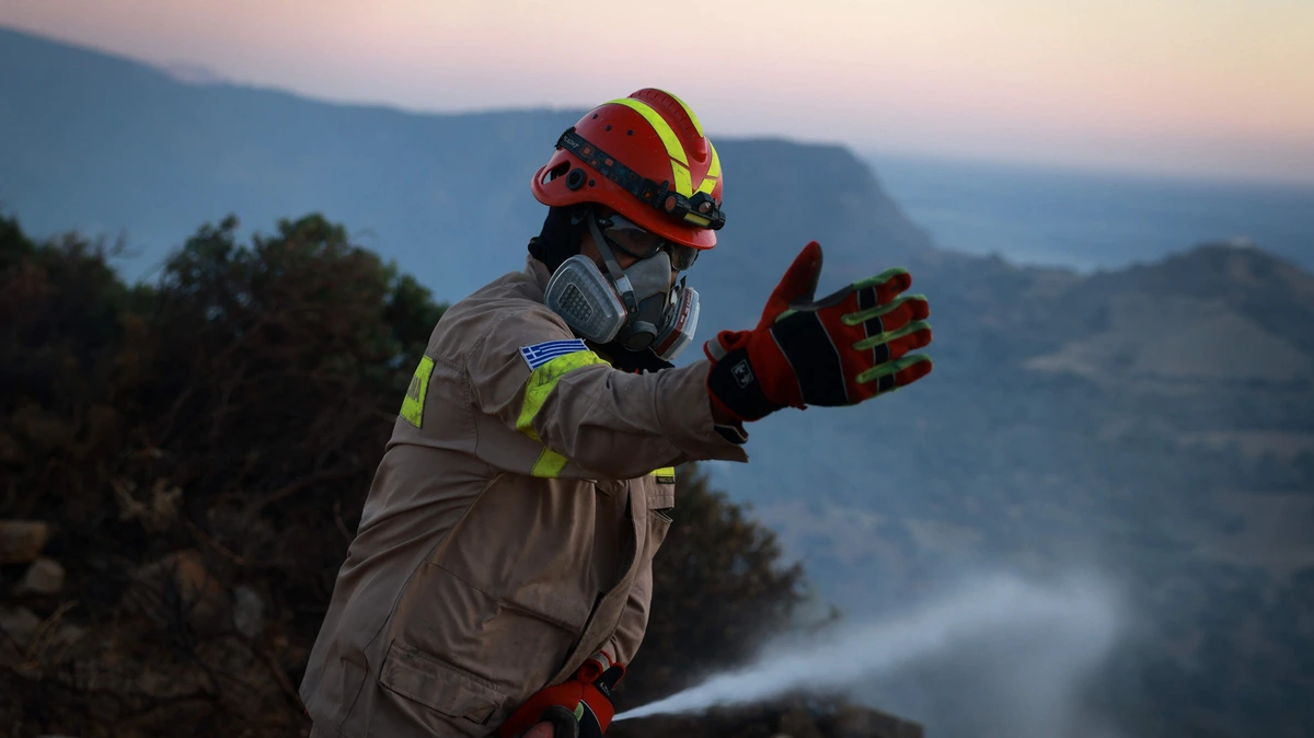 LIVE | Ruim 4500 hectare verwoest door grote natuurbrand Kreta, vuur nog niet onder controle