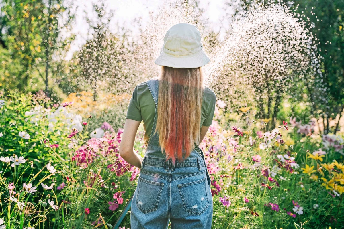 Op vakantie? Zo houd je je tuin levend en voorkom je een jungle als je terugkomt